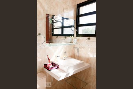 Casa à venda com 300m², 4 quartos e 7 vagasBanheiro Suíte 1