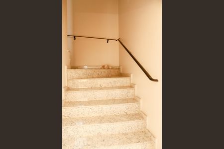 Casa à venda com 300m², 4 quartos e 7 vagasEscada 