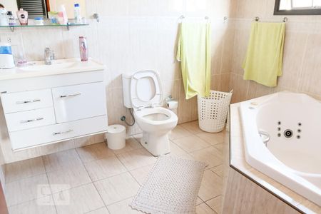 Casa à venda com 300m², 4 quartos e 7 vagasBanheiro Suíte 2