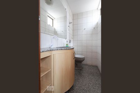 Lavabo de apartamento para alugar com 1 quarto, 50m² em Funcionários, Belo Horizonte