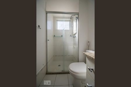 Apartamento à venda com 140m², 3 quartos e 2 vagas Apartamento à venda com 140m², 3 quartos e 2 vagasBanheiro da Suíte 1