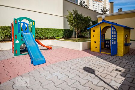 Apartamento à venda com 140m², 3 quartos e 2 vagas Apartamento à venda com 140m², 3 quartos e 2 vagasÁrea Comum - Playground