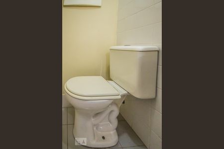 Apartamento à venda com 140m², 3 quartos e 2 vagas Apartamento à venda com 140m², 3 quartos e 2 vagasBanheiro de Serviço