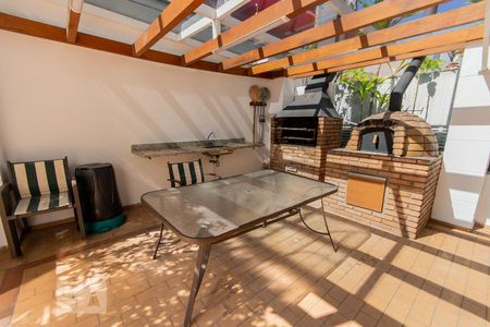 Apartamento à venda com 158m², 4 quartos e 2 vagas Apartamento à venda com 158m², 4 quartos e 2 vagasÁrea Comum - Churrasqueira