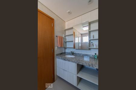 Apartamento à venda com 158m², 4 quartos e 2 vagas Apartamento à venda com 158m², 4 quartos e 2 vagasBanheiro Suite 1