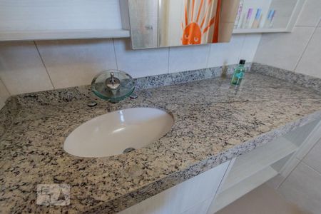 Apartamento à venda com 158m², 4 quartos e 2 vagas Apartamento à venda com 158m², 4 quartos e 2 vagasBanheiro Suite 1