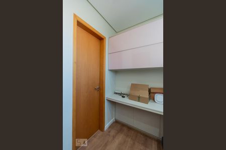 Apartamento à venda com 158m², 4 quartos e 2 vagas Apartamento à venda com 158m², 4 quartos e 2 vagasQuarto de Serviço