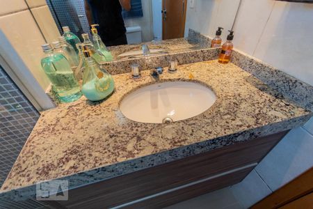 Apartamento à venda com 158m², 4 quartos e 2 vagas Apartamento à venda com 158m², 4 quartos e 2 vagasBanheiro Suite 2