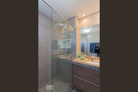 Apartamento à venda com 158m², 4 quartos e 2 vagas Apartamento à venda com 158m², 4 quartos e 2 vagasBanheiro Suite 2