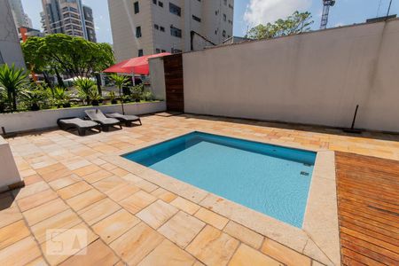 Apartamento à venda com 158m², 4 quartos e 2 vagas Apartamento à venda com 158m², 4 quartos e 2 vagasÁrea Comum - Piscina