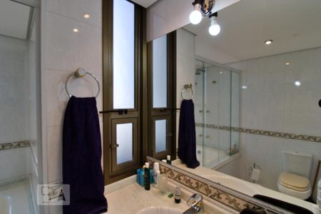 Apartamento para alugar com 480m², 4 quartos e 4 vagasBanheiro 2 da Suíte 1