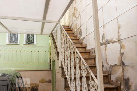 Apartamento para alugar com 66m², 2 quartos e sem vaga Apartamento para alugar com 66m², 2 quartos e sem vagaEscada