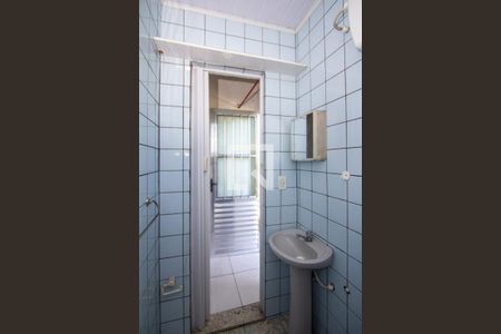 Banheiro de kitnet/studio para alugar com 1 quarto, 15m² em Fátima, Niterói
