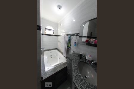 Apartamento à venda com 93m², 3 quartos e 2 vagasBanheiro da suíte