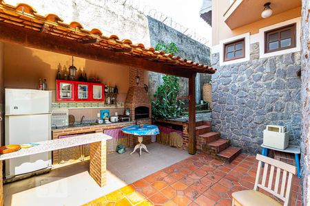 Casa de condomínio à venda com 150m², 4 quartos e 1 vaga Casa de condomínio à venda com 150m², 4 quartos e 1 vagaChurrasqueira