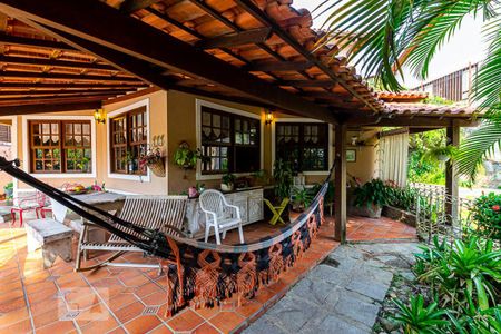 Casa de condomínio à venda com 150m², 4 quartos e 1 vaga Casa de condomínio à venda com 150m², 4 quartos e 1 vagaVaranda da Frente