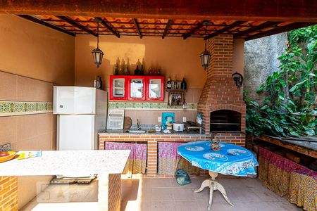 Casa de condomínio à venda com 150m², 4 quartos e 1 vaga Casa de condomínio à venda com 150m², 4 quartos e 1 vagaChurrasqueira