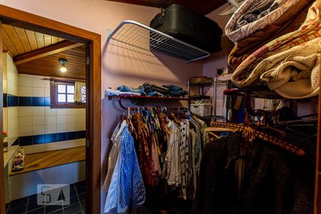 Casa de condomínio à venda com 150m², 4 quartos e 1 vaga Casa de condomínio à venda com 150m², 4 quartos e 1 vagaCloset da Suite