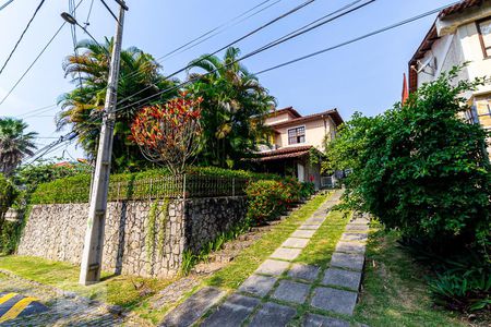 Casa de condomínio à venda com 150m², 4 quartos e 1 vaga Casa de condomínio à venda com 150m², 4 quartos e 1 vagaEntrada