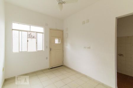 Casa de condomínio para alugar com 50m², 1 quarto e sem vaga Casa de condomínio para alugar com 50m², 1 quarto e sem vagaSala
