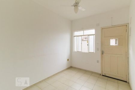 Casa de condomínio para alugar com 50m², 1 quarto e sem vaga Casa de condomínio para alugar com 50m², 1 quarto e sem vagaSala