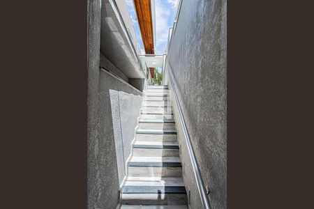 Casa à venda com 130m², 3 quartos e 2 vagasEscada