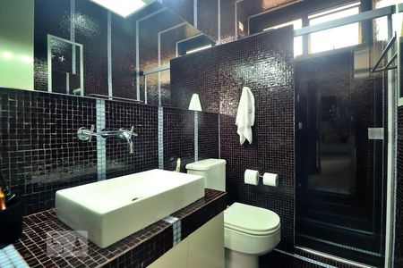 Apartamento à venda com 244m², 3 quartos e 3 vagasBanheiro Social 1