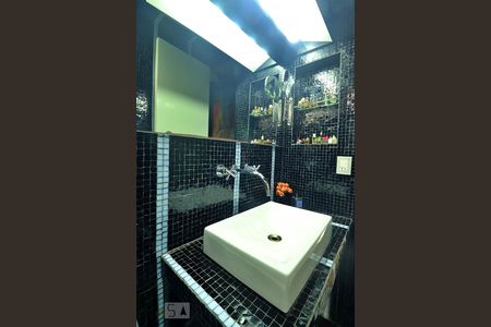 Apartamento à venda com 244m², 3 quartos e 3 vagasBanheiro Social 2