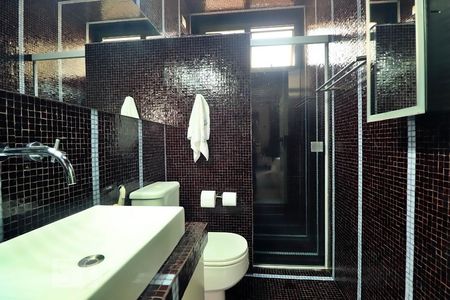 Apartamento à venda com 244m², 3 quartos e 3 vagasBanheiro Social 1