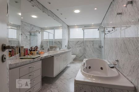 Casa à venda com 800m², 5 quartos e 10 vagasBanheiro Quarto 4 Suíte