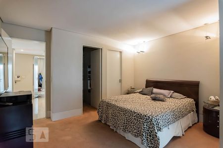 Casa à venda com 800m², 5 quartos e 10 vagasQuarto 4 Suíte