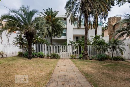 Casa à venda com 800m², 5 quartos e 10 vagasFachada Casa