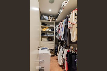 Casa à venda com 800m², 5 quartos e 10 vagasCloset Quarto 4 Suíte