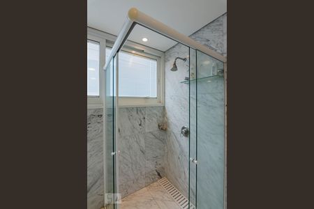 Casa à venda com 800m², 5 quartos e 10 vagasChuveiro Banheiro Quarto 4 Suíte