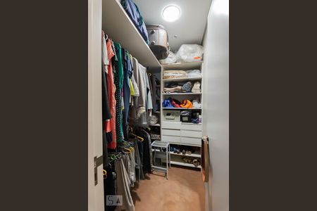 Casa à venda com 800m², 5 quartos e 10 vagasCloset Quarto 4 Suíte