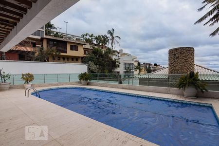Casa à venda com 800m², 5 quartos e 10 vagasPiscina