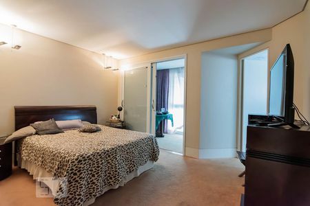 Casa à venda com 800m², 5 quartos e 10 vagasQuarto 4 Suíte