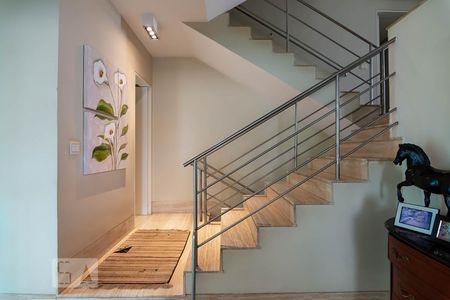 Casa à venda com 800m², 5 quartos e 10 vagasEscada para Segundo Piso