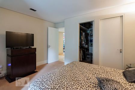 Casa à venda com 800m², 5 quartos e 10 vagasQuarto 4 Suíte