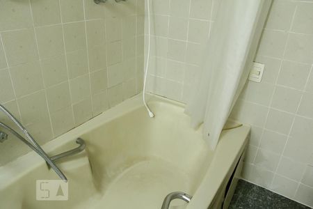 Casa à venda com 722m², 4 quartos e 5 vagasBanheiro Suíte 4