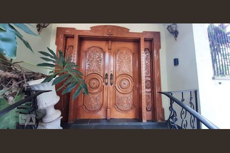 Casa à venda com 722m², 4 quartos e 5 vagasFachada