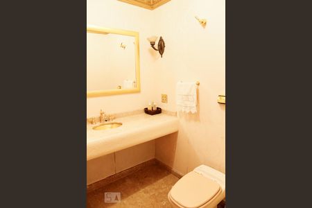 Casa à venda com 722m², 4 quartos e 5 vagasLavabo