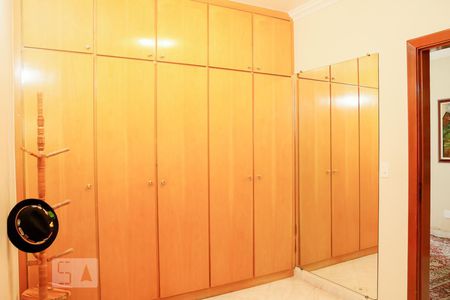 Casa à venda com 722m², 4 quartos e 5 vagasSuíte 2