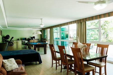 Casa à venda com 722m², 4 quartos e 5 vagasSalão de Festas