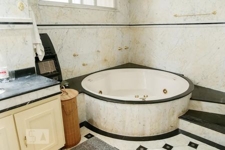 Casa à venda com 722m², 4 quartos e 5 vagasBanheiro Suíte 3