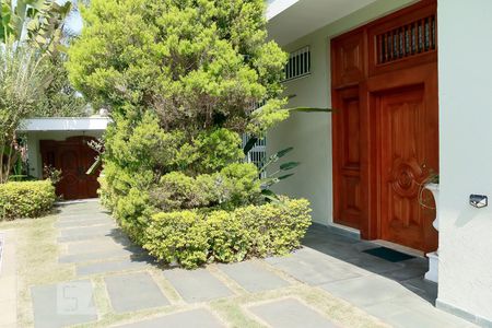 Casa à venda com 722m², 4 quartos e 5 vagasEntrada