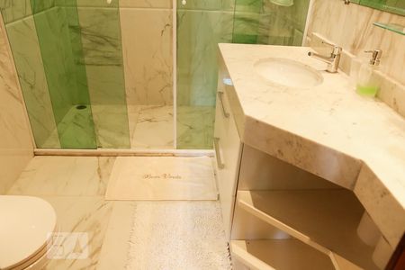 Casa à venda com 722m², 4 quartos e 5 vagasBanheiro Suíte 1