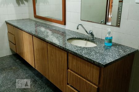 Casa à venda com 722m², 4 quartos e 5 vagasBanheiro Sauna