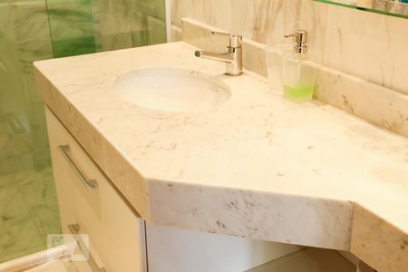 Casa à venda com 722m², 4 quartos e 5 vagasBanheiro Suíte 1