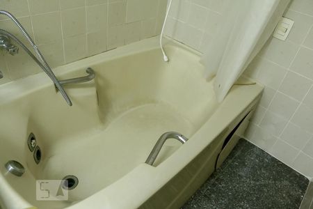 Casa à venda com 722m², 4 quartos e 5 vagasBanheiro Suíte 4